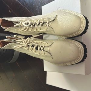 Fashion style,white boots ,leisure ,cool